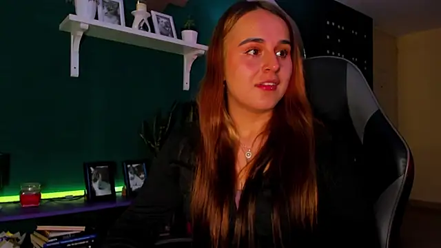 evy_orange1 Adlı Modelin Canlı Sohbet Odası