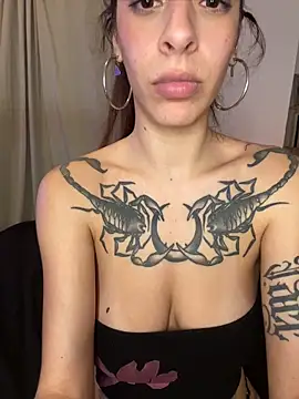 DeenaSweet Adlı Modelin Canlı Sohbet Odası