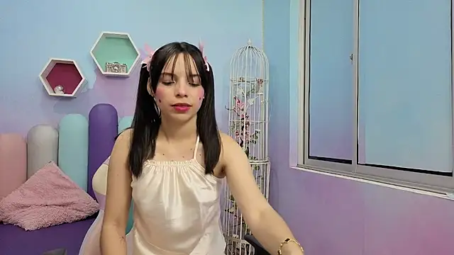 Isaa_Skinny Live Chatraum