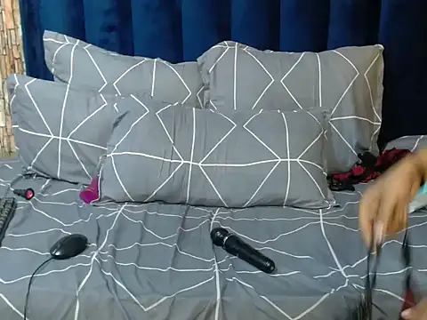 Goldenbutchy23's Live Chat Room
