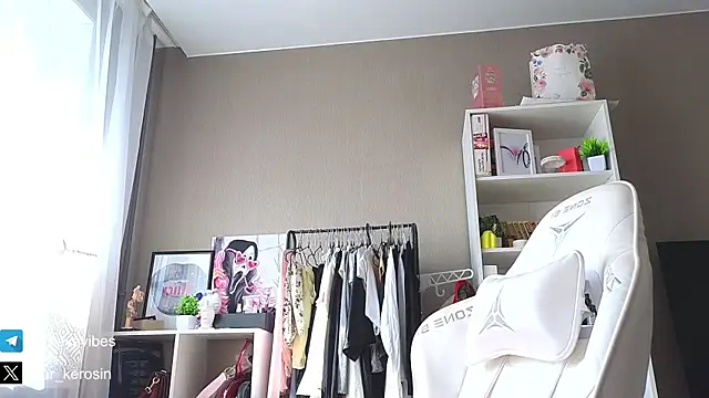Maya_Rave – Naživo chatovacia miestnosť