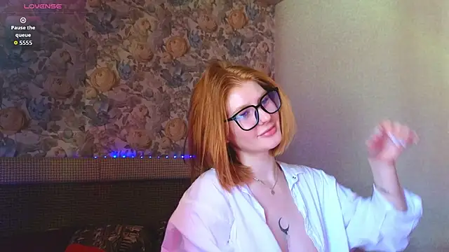 Juli_Ginger's Live Chat Room