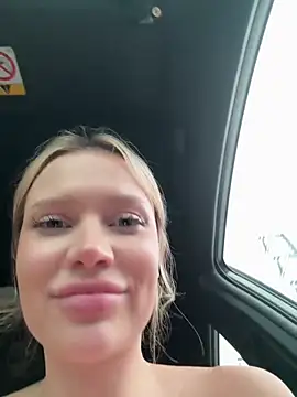 Pokazy przed seks kamerką na żywo – Girl-Mia