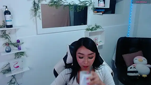 חדר צ'אט בשידור חי של Ariel_Laurentt