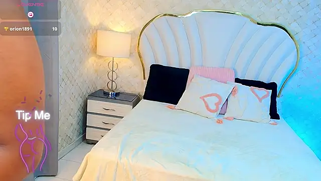 Phòng Chat Trực Tiếp YazminJenner