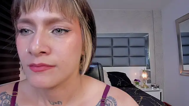 Mrs_Regina_clk Adlı Modelin Canlı Sohbet Odası
