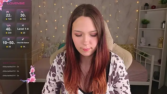 Monica__Queen Adlı Modelin Canlı Sohbet Odası