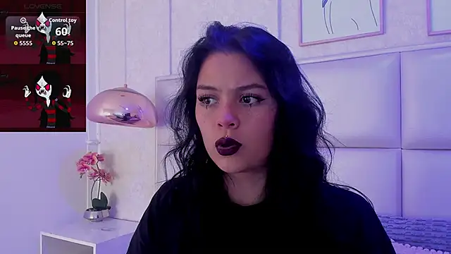 Kikii_1 Adlı Modelin Canlı Sohbet Odası