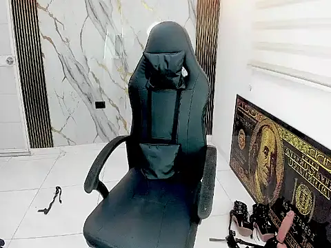 Pokój czatu na żywo – queen_findom1