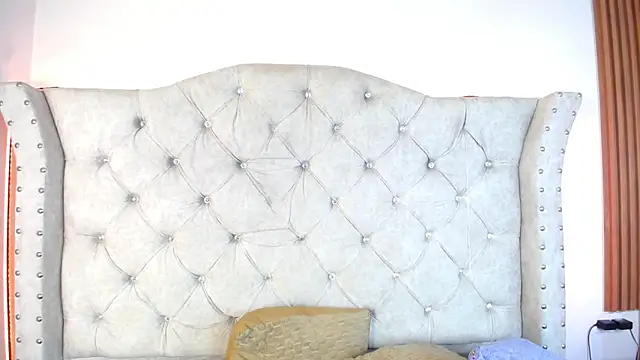 Sala de chat en directo de Violet_Collins1