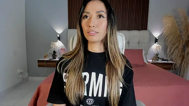 חדר צ'אט בשידור חי של Emma23__