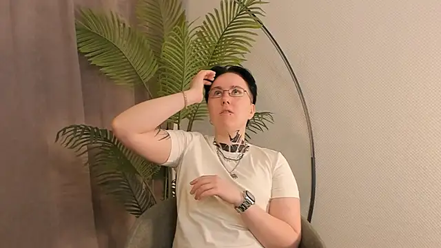 חדר צ'אט בשידור חי של LeonOsbey
