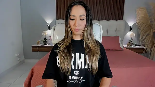Онлайн чат Emma23__