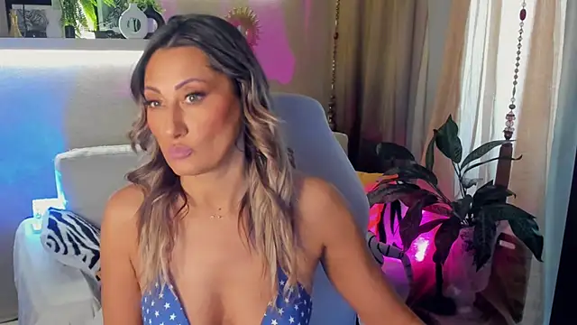SarahAlluring Adlı Modelin Canlı Sohbet Odası