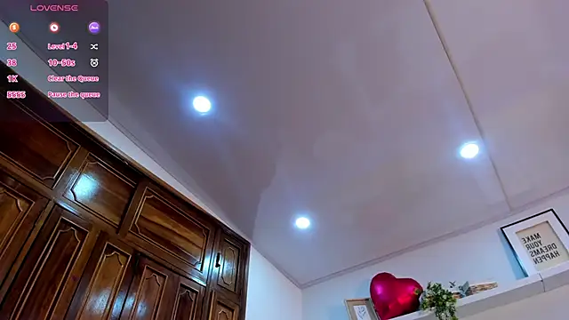 غرفة دردشة Nicolle_Evanss_ المباشرة