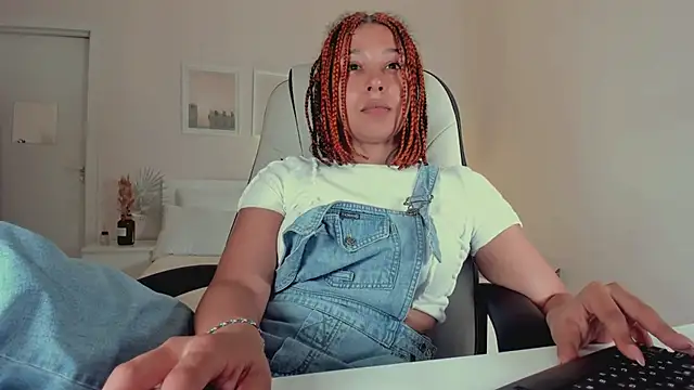 غرفة دردشة Calipso_Savage المباشرة