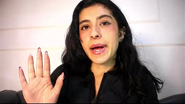 Alyssa_jones Adlı Modelin Canlı Sohbet Odası