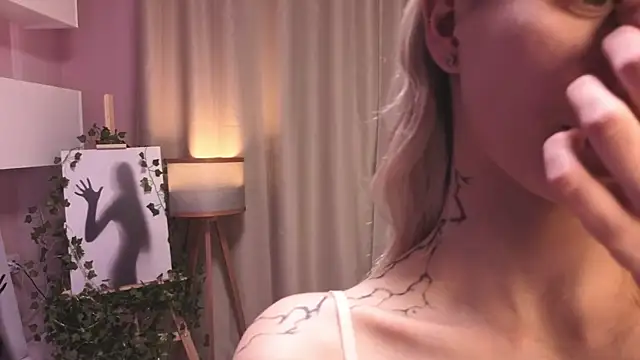 JuanaSumma Adlı Modelin Canlı Sohbet Odası
