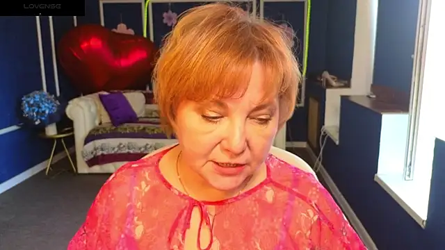 Kira_Kenett Adlı Modelin Canlı Sohbet Odası
