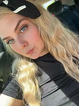 Blonde_Cougar Adlı Modelin Canlı Sohbet Odası