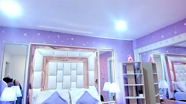 scarlette_15_'s Live Chat Room