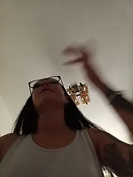 IzabelllNoir Adlı Modelin Canlı Sohbet Odası
