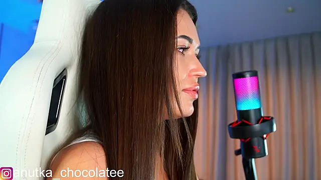 Adel_chocolate_ live-chat rom