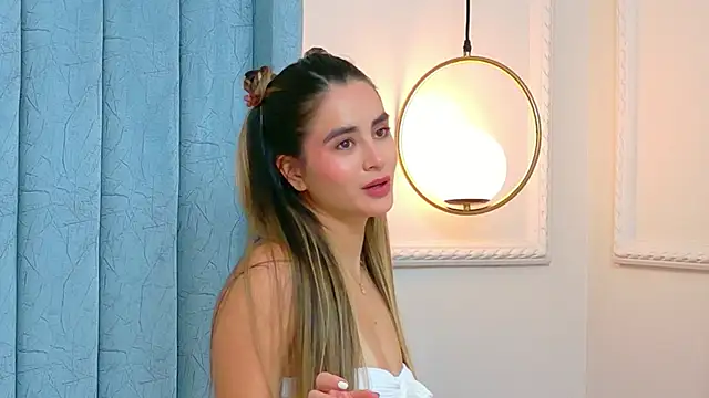 Serena-Virelli Adlı Modelin Canlı Sohbet Odası