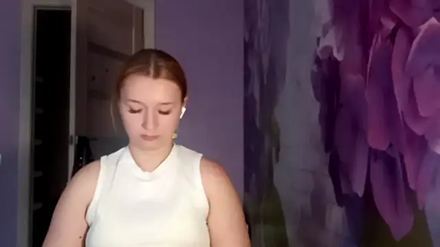 RaeannRoewe Adlı Modelin Canlı Sohbet Odası