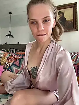 LeyaJohnson Adlı Modelin Canlı Sohbet Odası