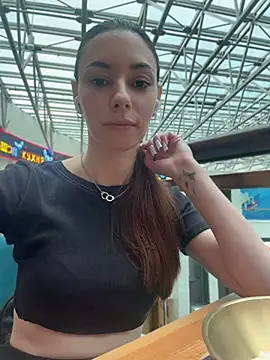 Amelie_Crosby Adlı Modelin Canlı Sohbet Odası
