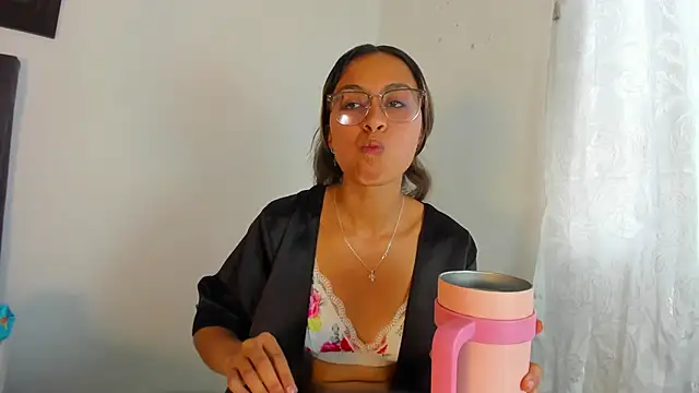 חדר צ'אט בשידור חי של tatiana_valencia