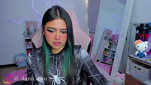 CuteDani_n Live chat-huone