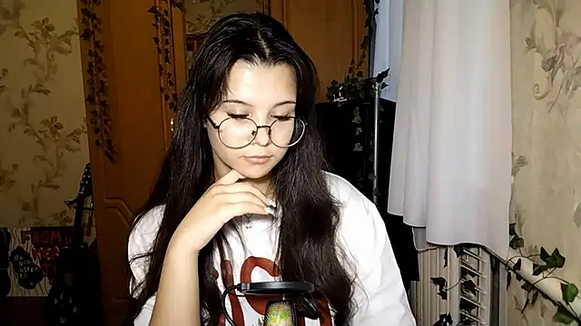Pokój czatu na żywo – Adilily