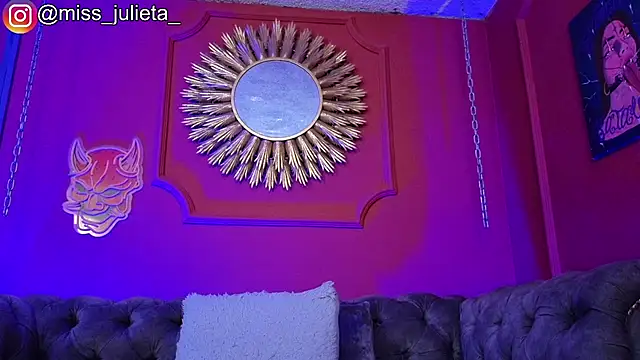Julieta_Russell live-chat rom
