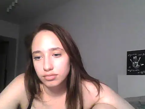 Seks show uživo modela DarkMirel na kameri