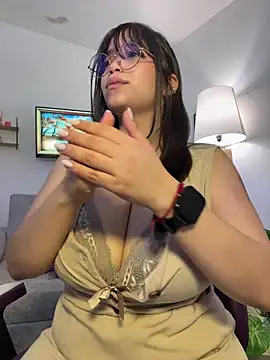 غرفة دردشة tati_reyess المباشرة