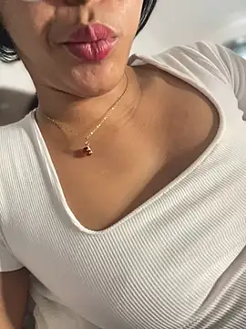 alysson_18のライブチャットルーム