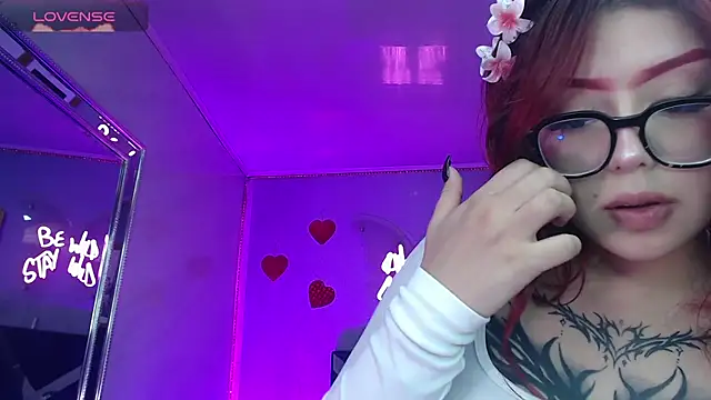חדר צ'אט בשידור חי של Red_Bunny_v