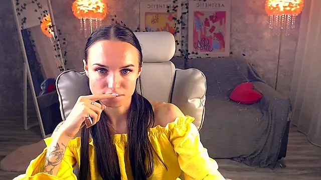 NicoleMerz 现场聊天室