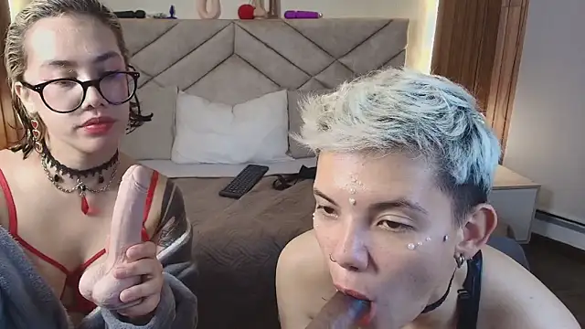 NoahAndGaia Live chatroom