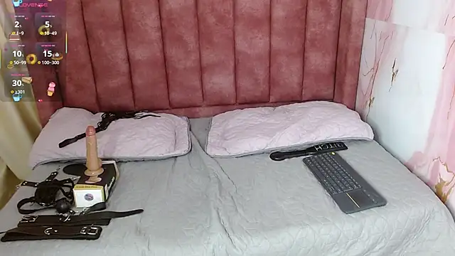 Živá chatovací místnost hilaryythompson