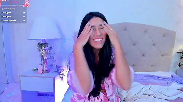 חדר צ'אט בשידור חי של Mia_Montess