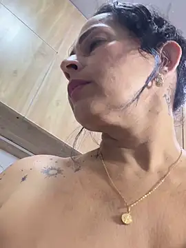 istthalexa Adlı Modelin Canlı Sohbet Odası