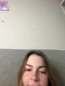 חדר צ'אט בשידור חי של DearAlise