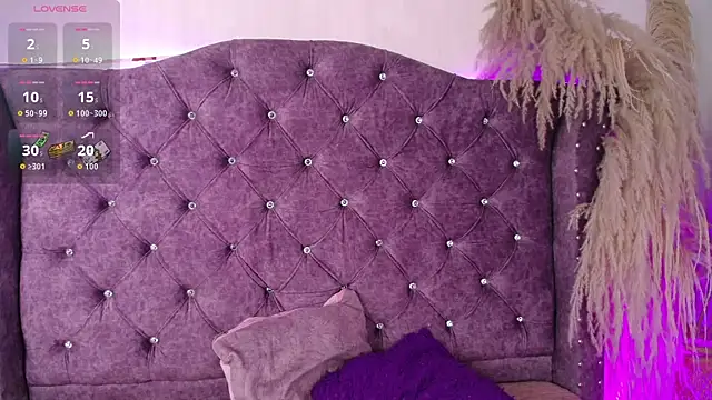 Živá chatovací místnost Violet_Collins1