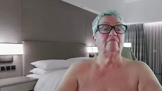 Mystery-Grandmother Live Chatraum