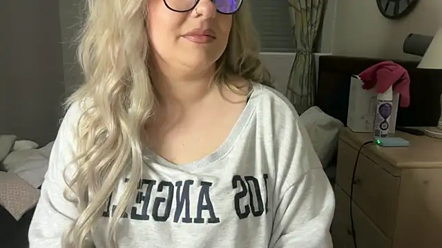 IvyWifey Live chatroom