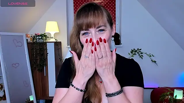 naughtymilane Cameră chat live