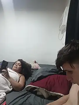 Milfvalesk Adlı Modelin Canlı Sohbet Odası